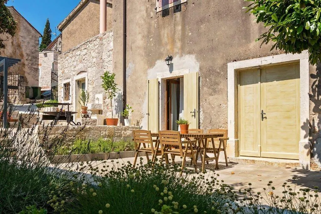 Old Town Studio And Apartment Vrsar