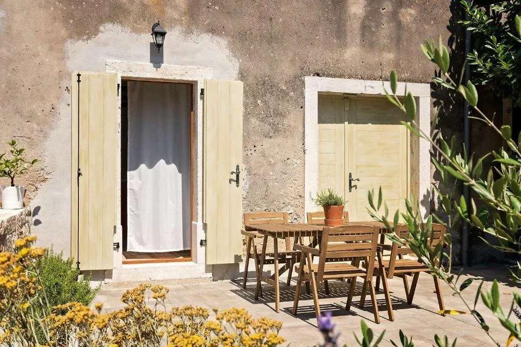 Old Town Studio And Apartment Vrsar 0*,  Croatia
